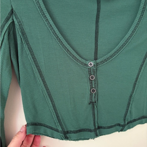 Urban Outfitters Sweet Dreams Long Sleeve Cropped Tee in Holly Green Size Small - Picture 5 of 6